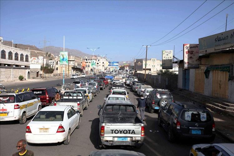 أزمة وقود خانقة تضرب مناطق الحوثيين