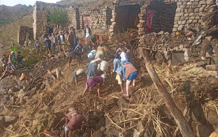 أمطار غزيرة تتسبب بانهيار منزلين ونفوق مواشٍ في المحويت