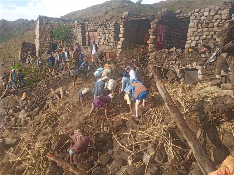 أمطار غزيرة تتسبب بانهيار منزلين ونفوق مواشٍ في المحويت