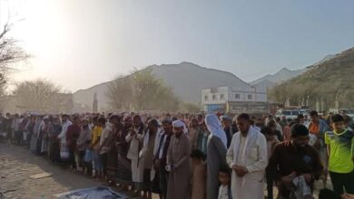 أهالي رخمة بيافع رصُد يؤدون صلاة الاستسقاء طلباً للغيث