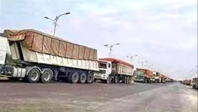 إجراءات حوثية جديدة على سائقي شاحنات النقل بالحديدة