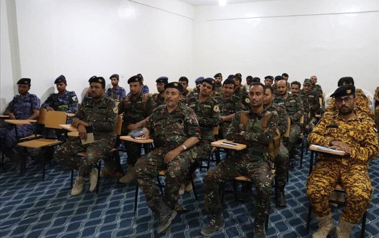 إدارة التوجيه المعنوي بشرطة مأرب تُنفذ دورة تدريبية لضباط ومساعدي الوحدات الأمنية لتعزيز المهارات التوعوية والمعنوية ط