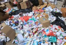اتلاف 4 اطنان من الادوية المهربة والتالفة ومنتهية الصلاحية والمحرزة بمأرب