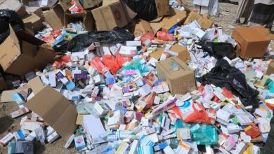 اتلاف 4 اطنان من الادوية المهربة والتالفة ومنتهية الصلاحية والمحرزة بمأرب