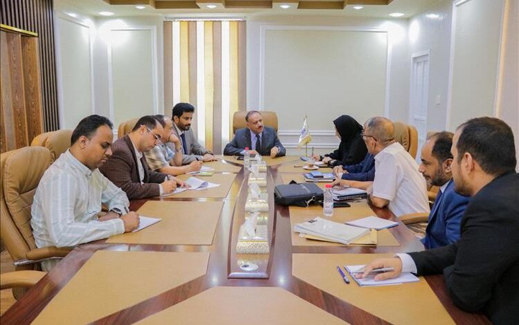 اجتماع برئاسة وزير النقل يناقش جهود تسريع تنفيذ مشروع ميناء سقطرى الاستراتيجي