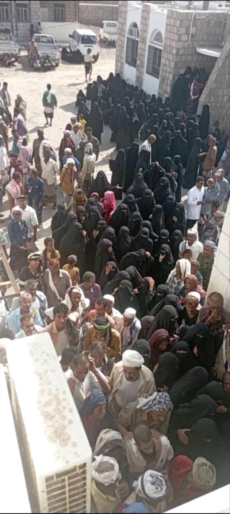 اختتام مخيم العيون الذي أقامته مؤسسة الجبل التنموية في شقرة بأبين