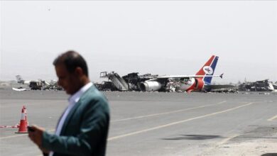 استهداف المطار والموانئ في اليمن.. مأزق الحوثيين ومعاناة المدنيين.. تقرير