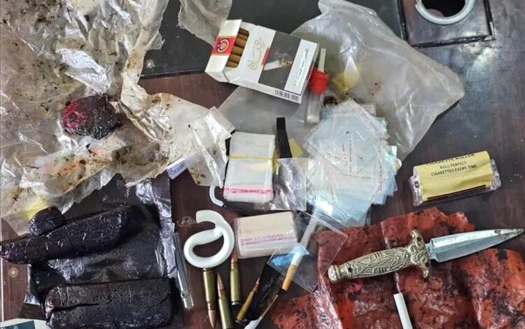 الأجهزة الأمنية بالشحر تضبط مروج مخدرات وبحوزته قنبلة يدوية