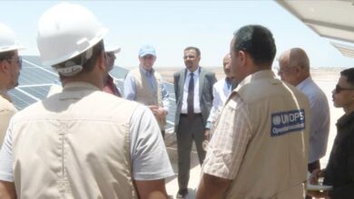 الأمين العام لمحلي حضرموت يدشّن مشروع تزويد مستشفى الشهيد رياض الجريري للحميات بنظام الطاقة الشمسية