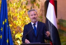 الاتحاد الأوروبي يجدد مطالبته بالإفراج عن موظفي الأمم المتحدة ويؤكد دعمه للحكومة اليمنية والإصلاحات الاقتصادية