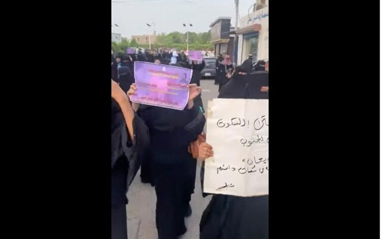 الامن في عدن يمنع تظاهرة نسائية طالبت بتوفير الخدمات