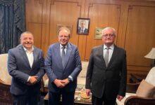 الرئيس علي ناصر محمد يلتقي السفير الروسي في القاهرة لبحث مستجدات الأزمة اليمنية ودفع جهود السلام