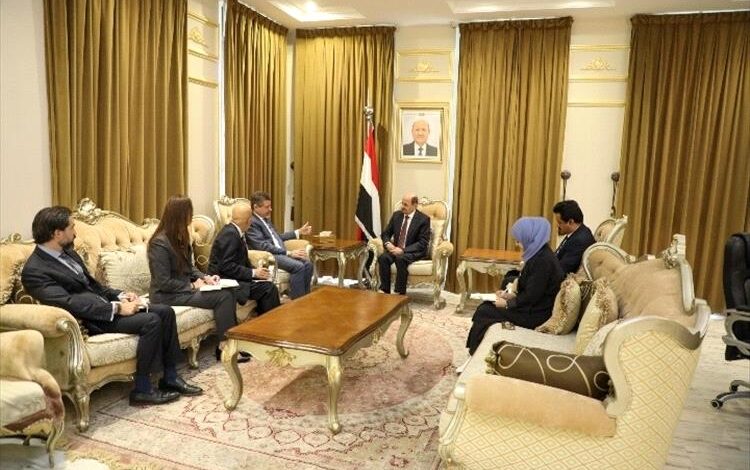 الزنداني يطالب بتعزيز التنسيق مع واشنطن في القضايا المشتركة