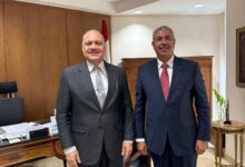 السفير بحاح يبحث مع مساعد وزير الخارجية للشئون القنصلية عدداً من قضايا الجالية اليمنية