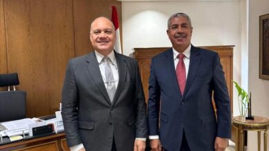 السفير بحاح يبحث مع مساعد وزير الخارجية للشئون القنصلية عدداً من قضايا الجالية اليمنية