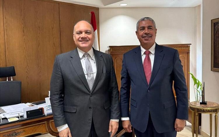 السفير بحاح يبحث مع مساعد وزير الخارجية للشئون القنصلية عدداً من قضايا الجالية اليمنية
