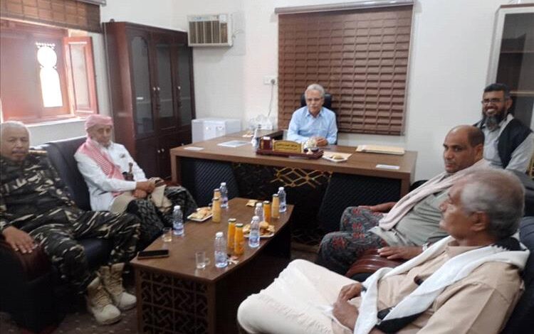السلطة المحلية بدوعن تكرّم الشيخ صلاح بن كليب لدعم مشاريع مياه بدوعن بمنظومات طاقة شمسية