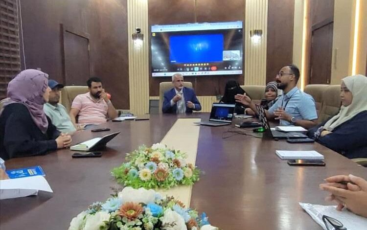 الشبحي يدعو لتكثيف الاستجابة للحميات في اجتماع موسع بعدن
