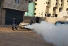 الصحة تواصل حملة الرش الضبابي واليرقي لإزالة مصادر توالد البعوض في  مديريات عدن