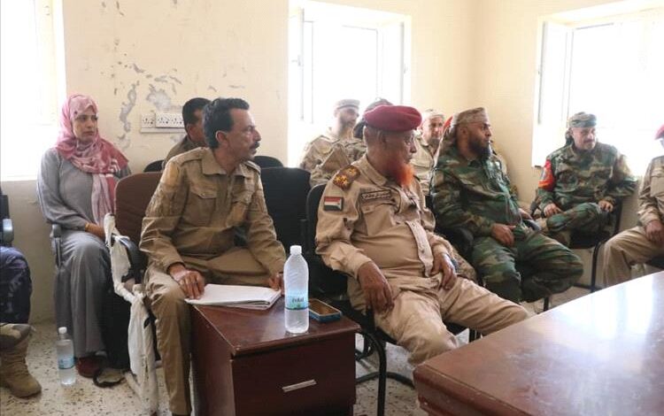 الضالع.. اجتماع عسكري رفيع يقر فتح الطريق العام بعد إعادة تأهيله