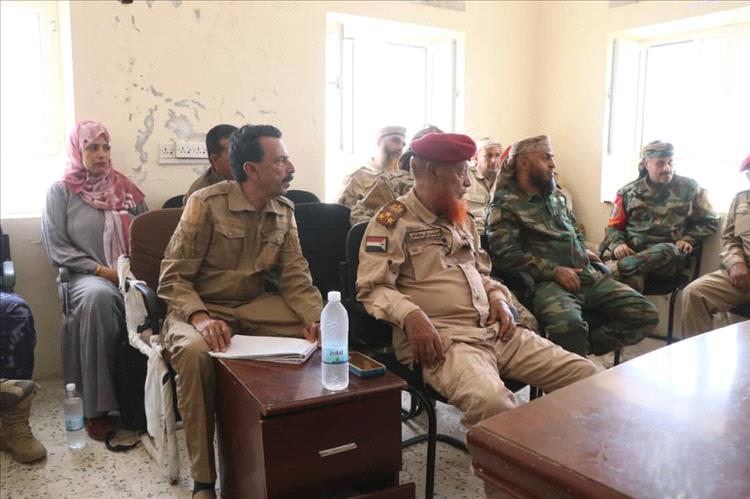 الضالع.. اجتماع عسكري رفيع يقر فتح الطريق العام بعد إعادة تأهيله