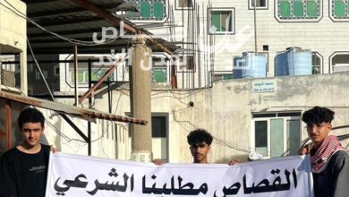 العشرات يشيّعون جثمان المعلمة نسرين أديب في عدن وسط حزن واسع وغضب من جريمة اغتيالها