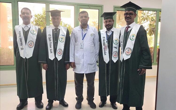العمودي يهنئ خريجي الدفعة الأولى من طلاب دبلوم العناية المركزة والرعاية التنفسية