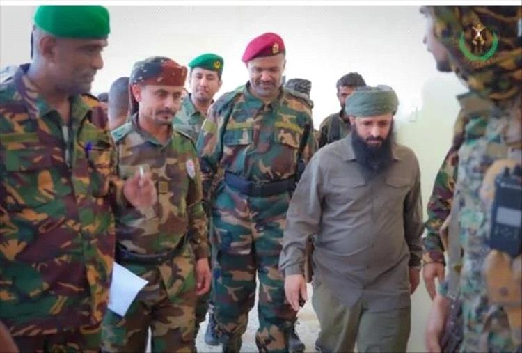 العميد الوالي يتفقد مواقع الحزام الأمني في أبين ويشيد بتضحيات القوات وجهودها في مكافحة الإرهاب