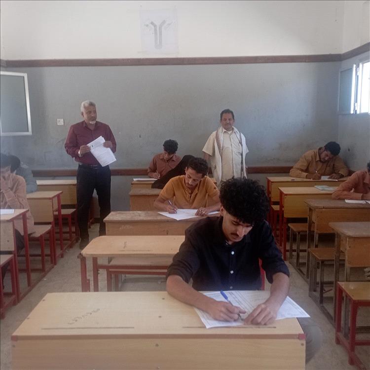 القحيم يدشن الاختبارات الوزارية لشهادة الثانوية العامة بسباح يافع للعام الدراسي 2025/2024 م