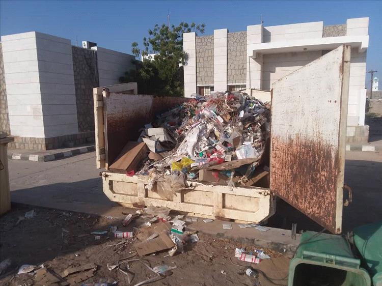 المدحدح يشكر مدير صندوق النظافة بأحور على اهتمامه في نقل القمامة من حرم المستشفى