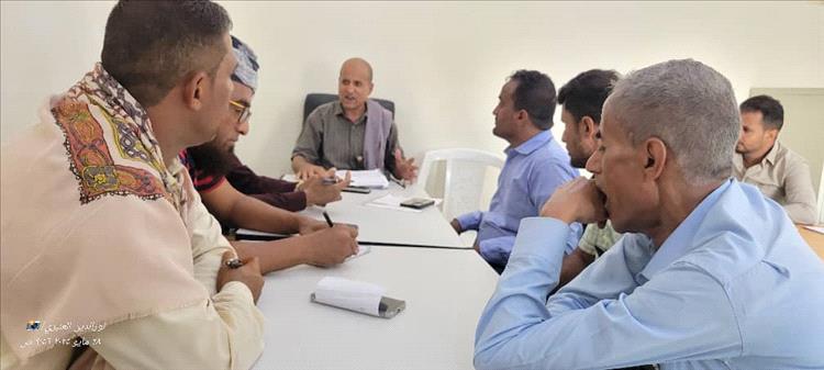 المكتب التنفيذي بمديرية ذو باب المندب يعقد اجتماعه الدوري الخامس للعام 2025