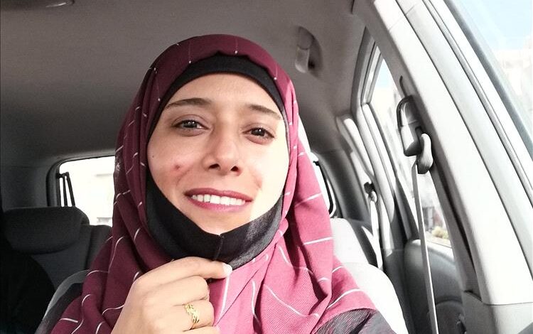الناشطة العدنية مواهب عبدالرحمن تكشف خلفيات ما جرى في تظاهرات نساء عدن وتدين محاولات التسييس