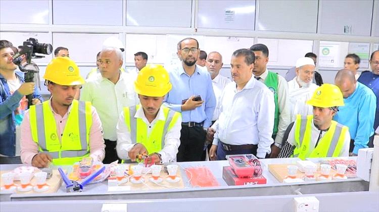 الوكيل السعيدي يدشن مشروع التأهيل التخصصي في الطاقة الشمسية