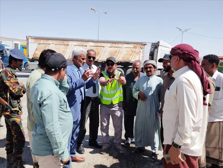 الوكيل قويزان يتفقد سير أعمال تطوير جمرك شحن ويبحث مع الجهات المعنية أبرز التحديات والمشاريع المتعثرة