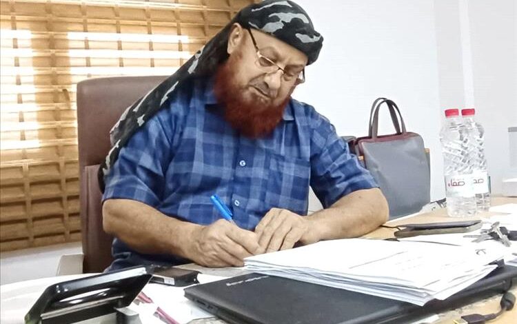 اليوسفي يزور العطوي بعد ساعات من محاولة اغتياله بمصنع أسمنت باتيس