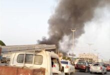 اندلاع حريق هائل في مستودع وسط الغيضة بالمهرة