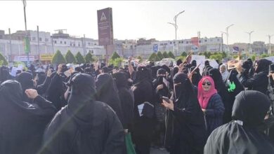 انطلاق تظاهرة نسوية في عدن  للمطالبة بتوفير الخدمات