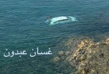 انقلاب سيارة إلى البحر في المكلا