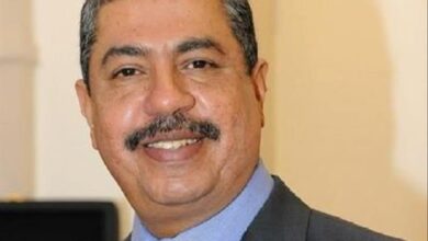 بحاح يعلّق على استقالة بن مبارك وتعيين بن بريك