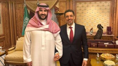 بن مبارك يلتقي الأمير خالد بن سلمان