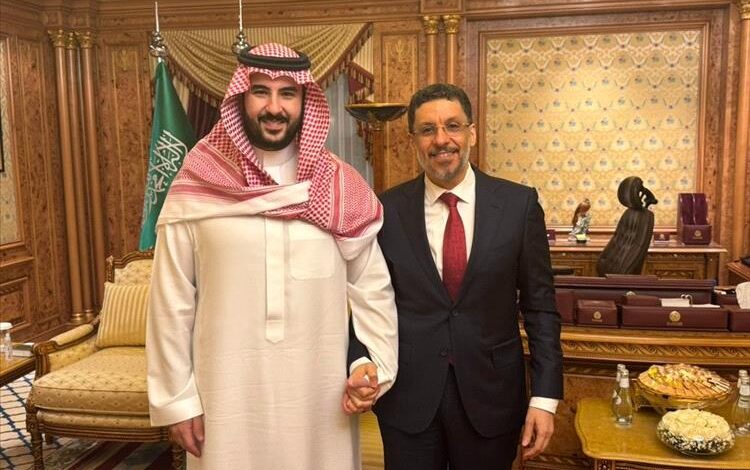 بن مبارك يلتقي الأمير خالد بن سلمان