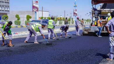 تدشين مشروعي سفلتة مقطع جديد بشارع الشهيد قطن بعتق وصيانة شوارعها