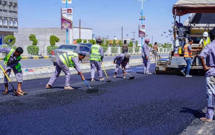 تدشين مشروعي سفلتة مقطع جديد بشارع الشهيد قطن بعتق وصيانة شوارعها