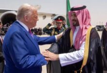 ترامب يحظى باستقبال ملكي في الرياض... ومقاتلات F-15 ترافق "إير فورس وان"