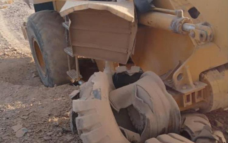 تعز.. انفجار لغم حوثي يعطّب جرافة مواطن في مديرية ذباب