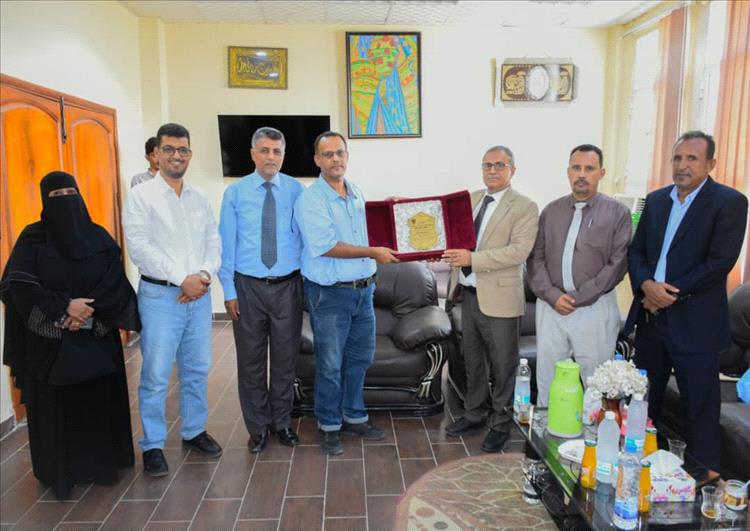 تقديرًا لجهوده في خدمة التعليم والبحث العلمي،،
جامعة عدن تُكرِّم الدكتور محمد صالح عُبادي