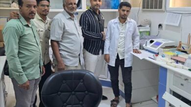 تقديم جهاز الطيف الضوئي لتحليل كيمياء الدم لمستشفى الجحي بدوعن