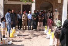 توزيع سلال غذائية للأطفال المعاقين بالضالع بدعم من مغتربين في بريطانيا