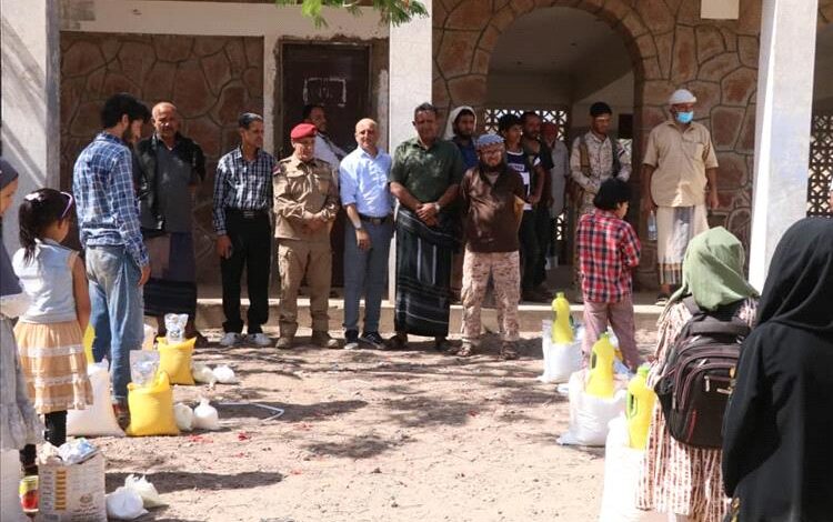 توزيع سلال غذائية للأطفال المعاقين بالضالع بدعم من مغتربين في بريطانيا