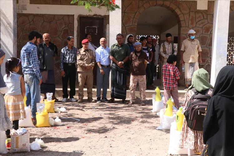 توزيع سلال غذائية للأطفال المعاقين بالضالع بدعم من مغتربين في بريطانيا